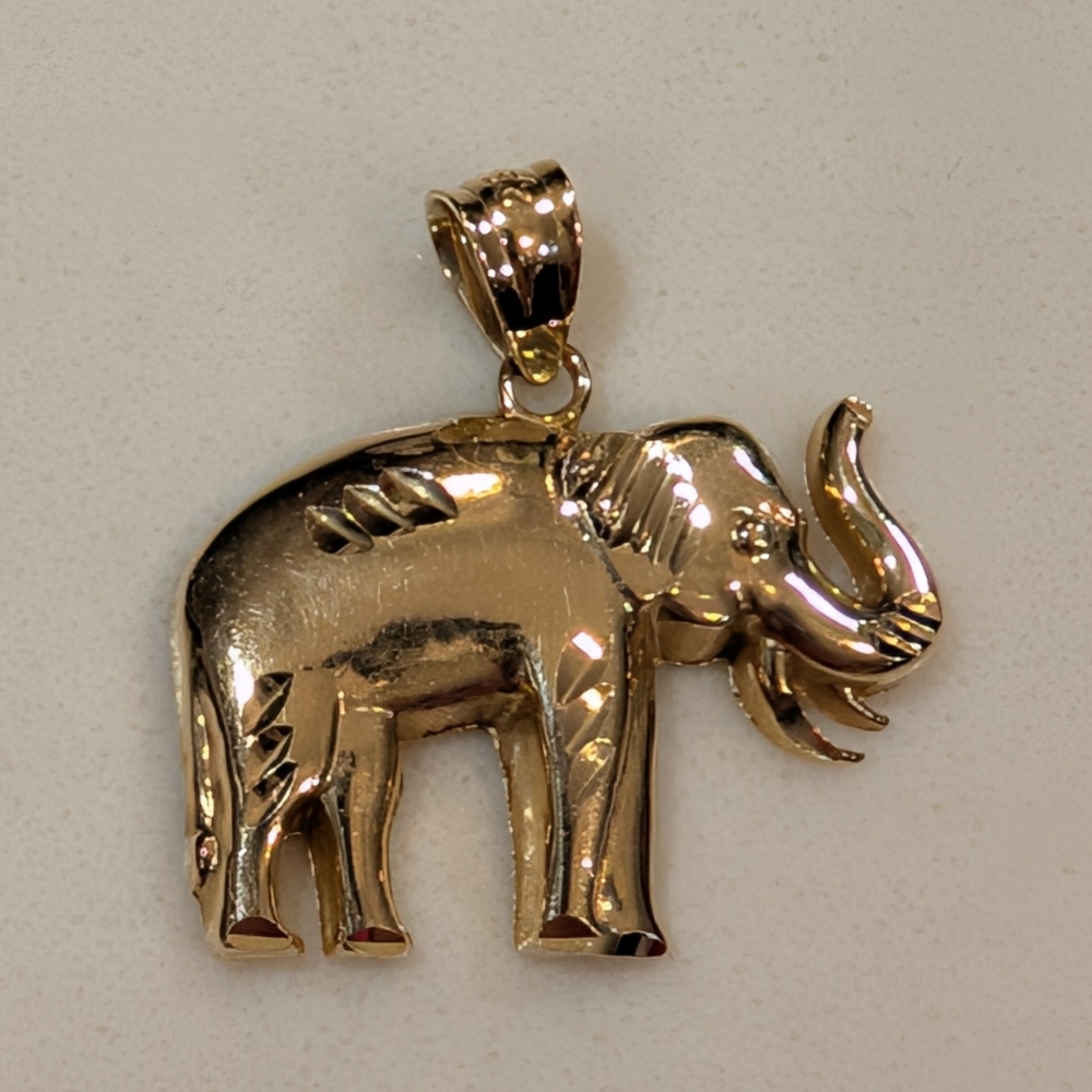 10k Gold Elephant Pendant - EUC